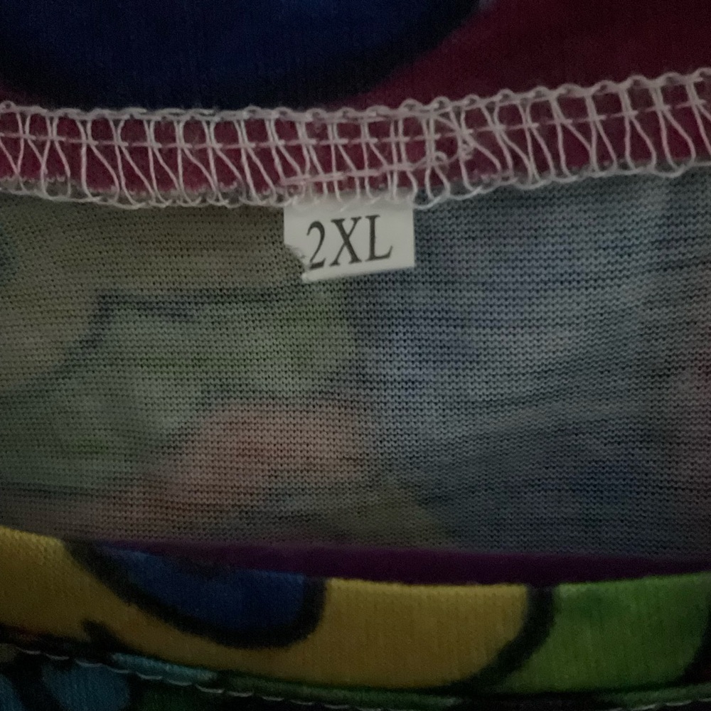 Colorful Womens T-Shirt. Graphic on Both Sides. 2X but looks like XL.P2p 22-23" - Picture 4 of 6